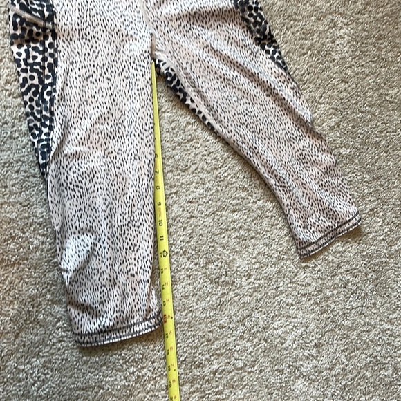 Lululemon TopSpeed crop Dottie Dash green black a spot Capri leggings - Picture 11 of 13